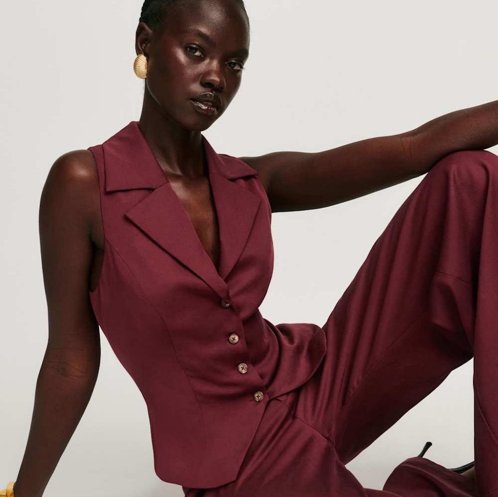 Women's Burgundy Sleeveless Blazer - Picture 2 of 8